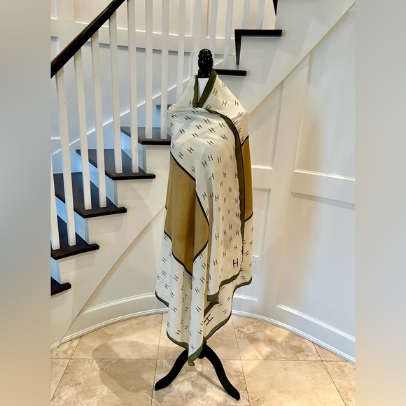 3/$50 H Logo Scarf - ** 3 FOR $50 DEAL + REDUCED SHIPPING ** - Picture 5 of 7